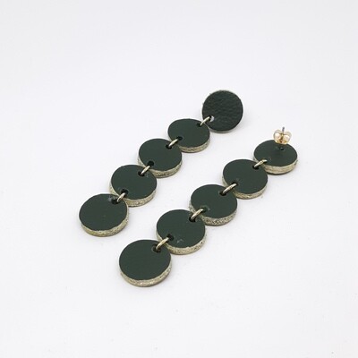 Oorbellen met een gouden randje - donker groen - L: 7.5cm