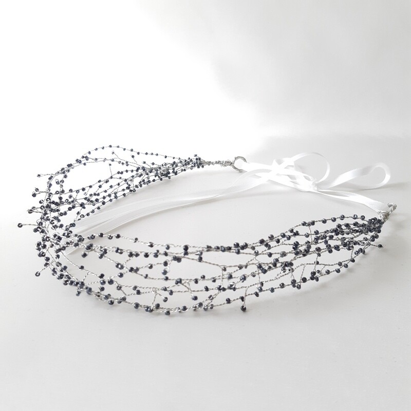 Kroon of haarband met kleine parels en zilver draad