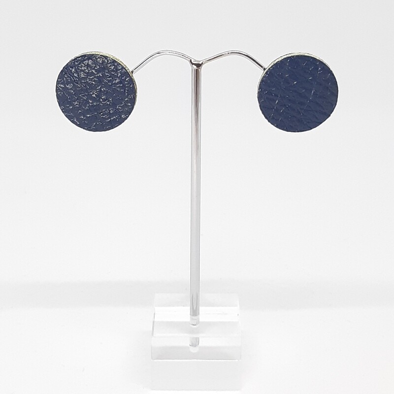 Oorbellen met een gouden randje - donker blauw lakleder - diam: 2,4 cm