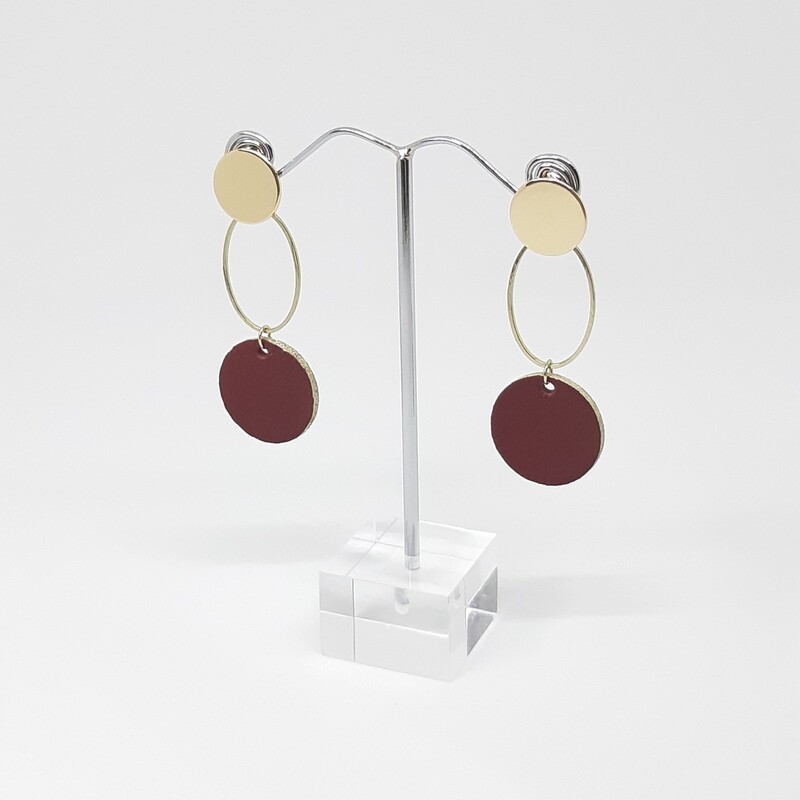 Oorbellen met gouden randje en ovaal ring - burnt henna leder - diam: 2,2 cm L: 6cm