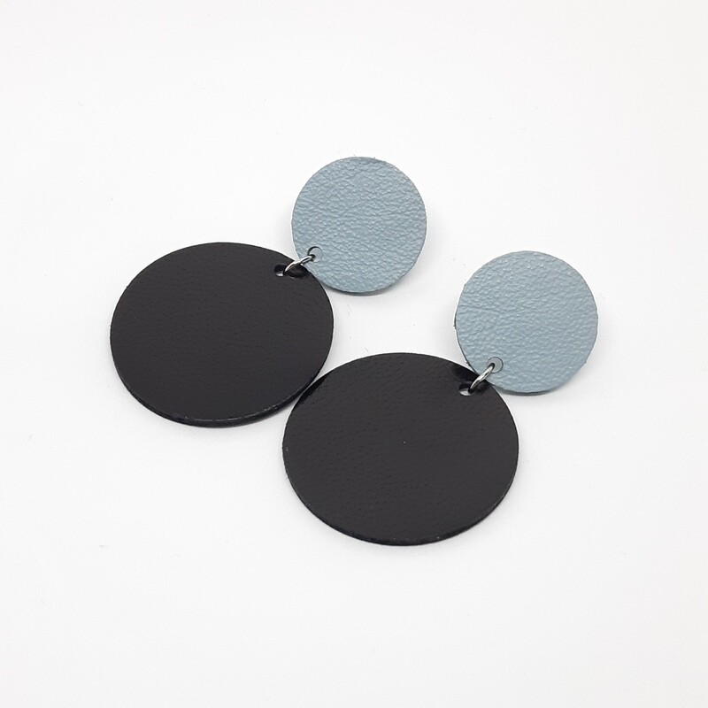 Statement oorbellen duo color - licht blauw &amp; zwart - L: 6cm