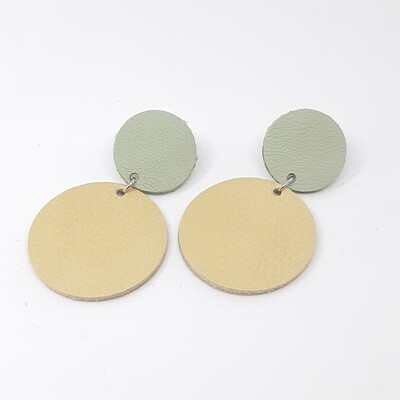 Statement oorbellen duo color - munt groen &amp; beige leder - L: 6cm