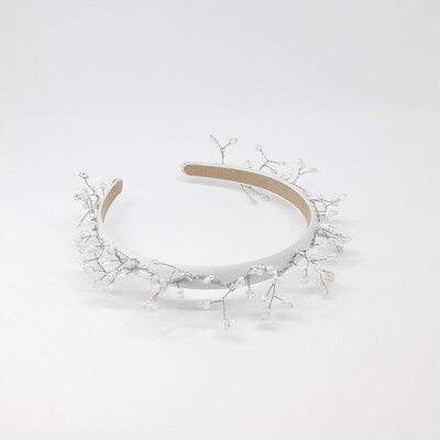 Diadeem met fijne witte rocailles op zilverkleurige draad