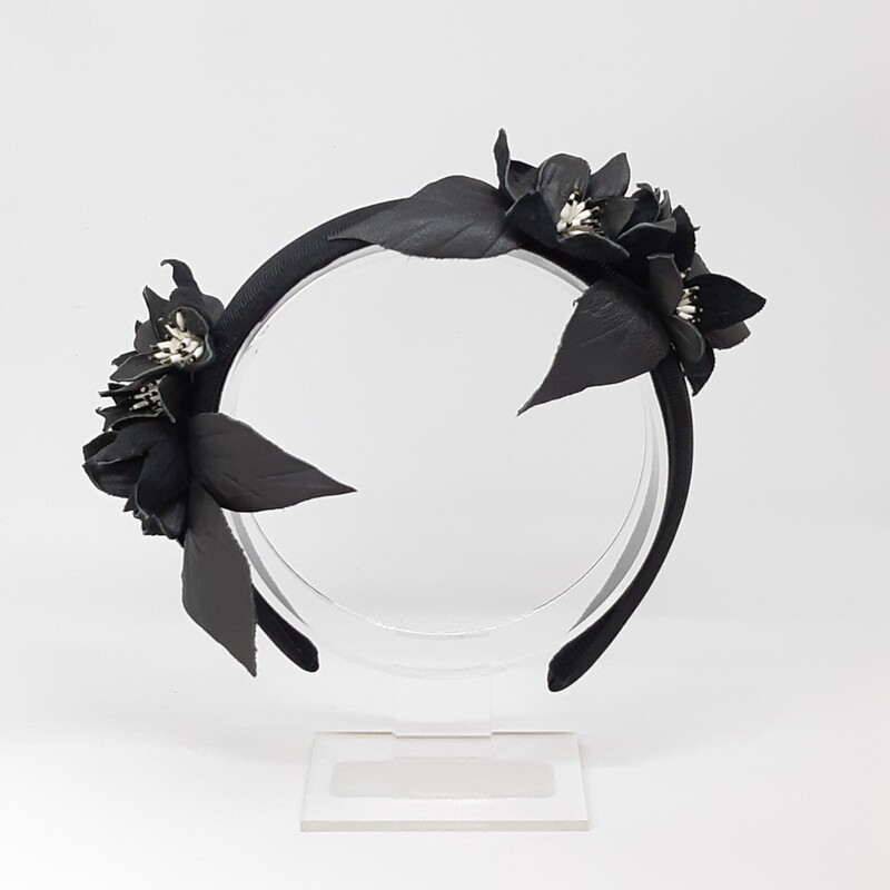 Diadeem zwart met lederen bloemen