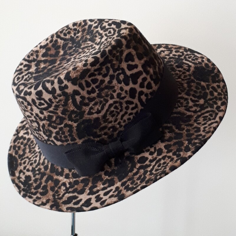 Fedora hoed in wolvilt met dieren print