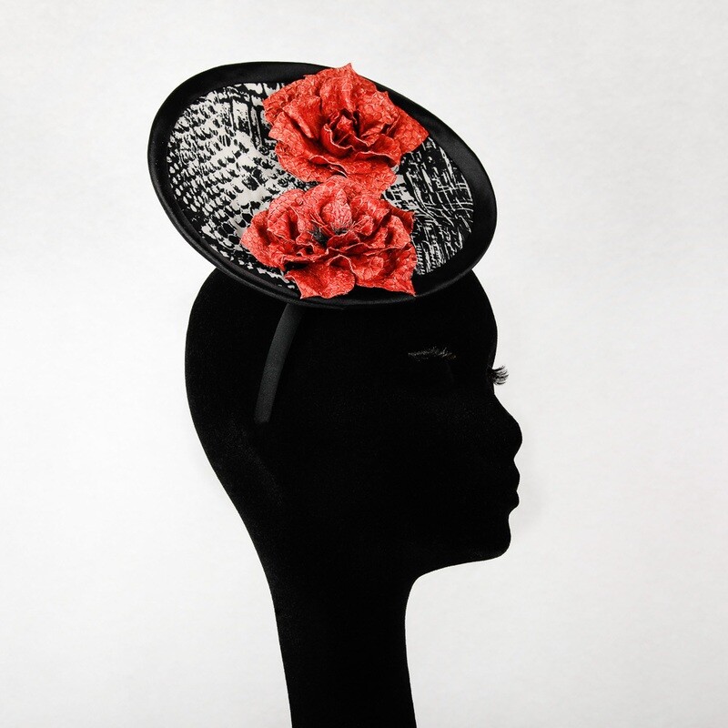 Fascinator disk - stof zwart wit print en oranje rozen in visleder