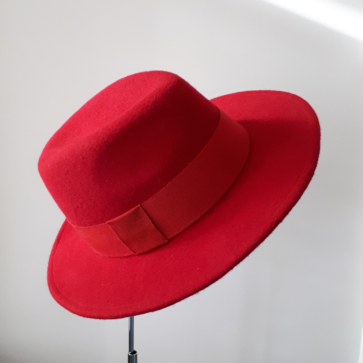 Fedora hoed - rode wolvilt en tst lint - mt 57