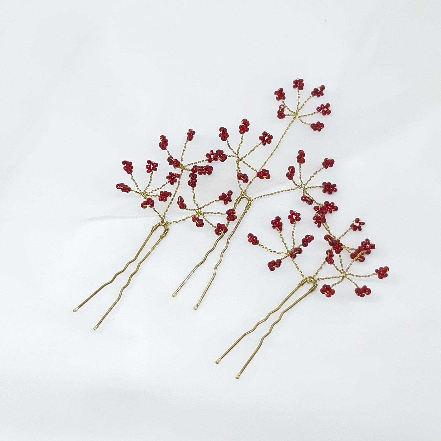 Haarpins - set van 3 pins met rode parels en gouddraad