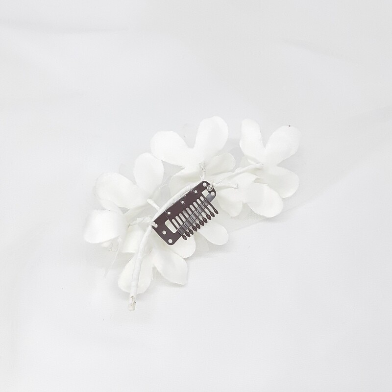 Haarjuweel- bruidstakje met 7 witte jasmijn bloemen