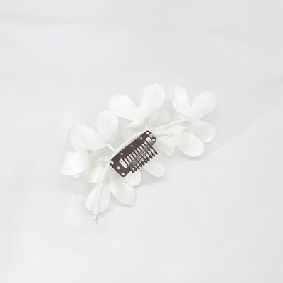 Haarjuweel- bruidstakje met 7 witte jasmijn bloemen