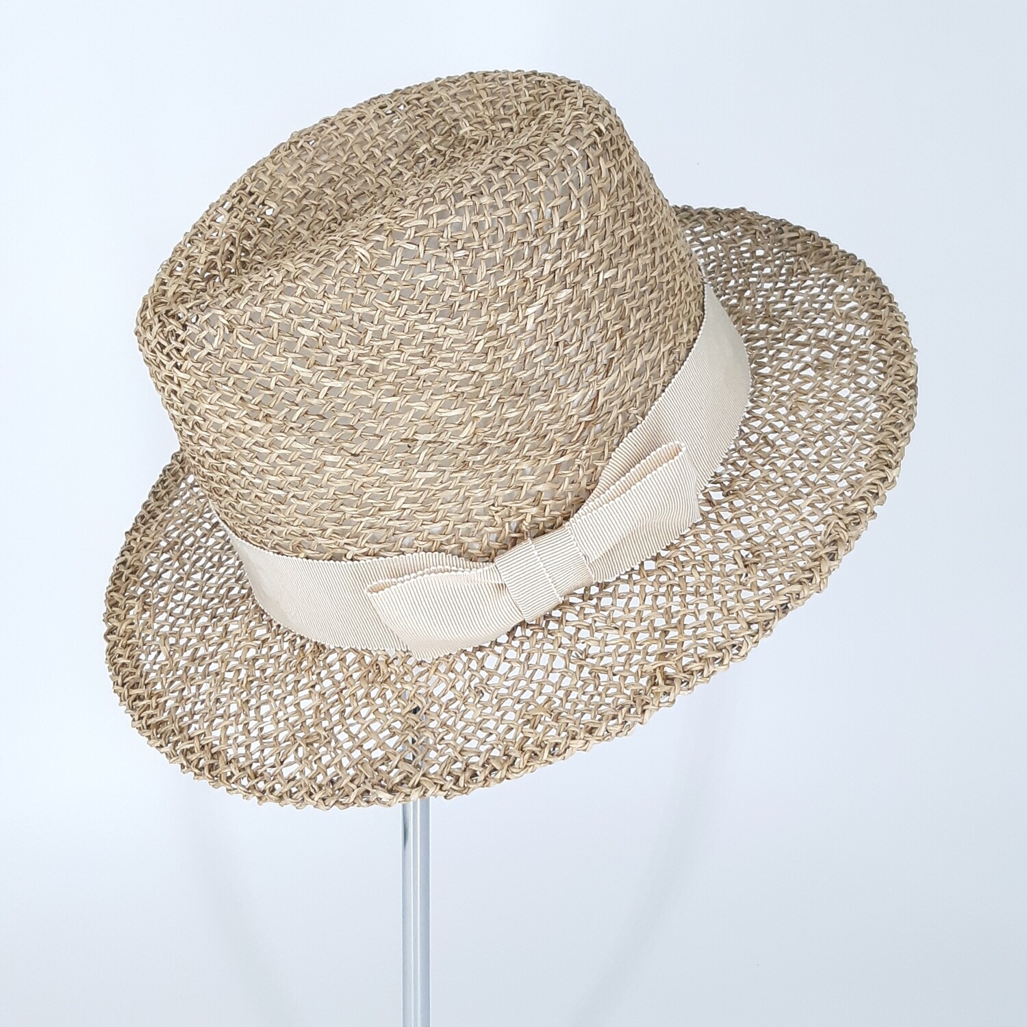 Zomer fedora hoed in zeegras met hoge kroon & brede rand - ecru lint