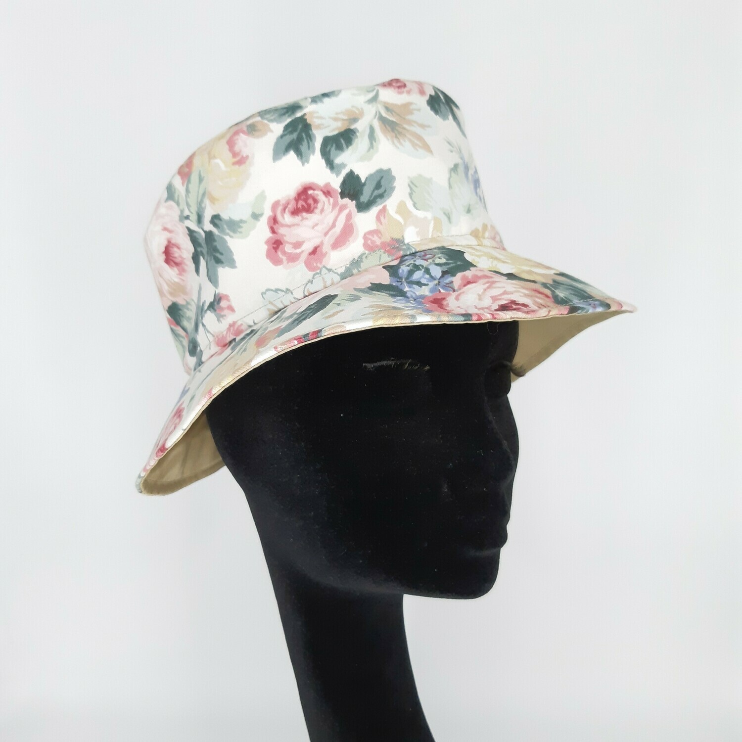 Bucket hoed met romantische rozen print