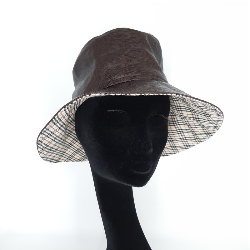 Regenhoed in bruine salamander print met burberry voering Regenhoed in bruine salamander print met burberry voering