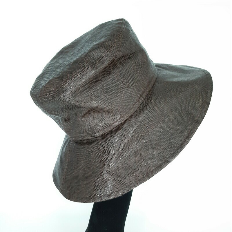 Regenhoed in bruine salamander print met burberry voering