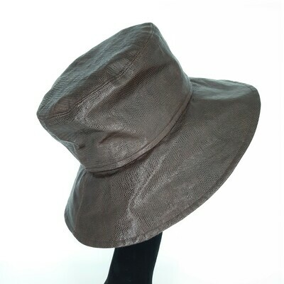 Regenhoed in bruine salamander print met burberry voering