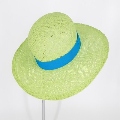 Klassieke zomer hoed met bolle kroon en brede rand in papyrus - hel groen