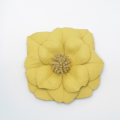 Leder broche - platte bloem - geel