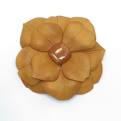 Leder broche - platte bloem - cognac