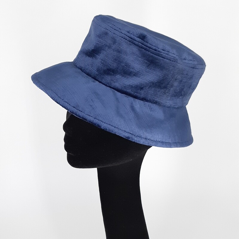 Bucket hoed in donker blauwe velour zijde