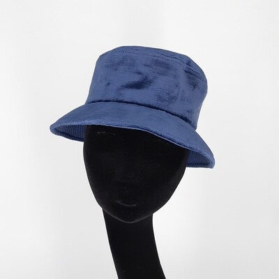 Bucket hoed in donker blauwe velour zijde