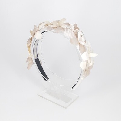 Diadeem met kleine bloemen in wit en beige