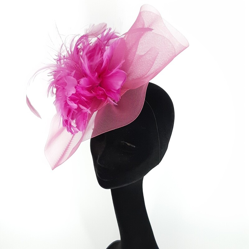 Fascinator in fuchsia crinoline en fuchsia  veren