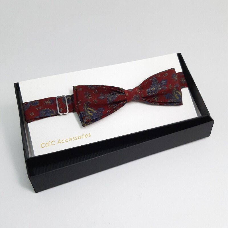 Vlinderdas, rood met blauw paisley motief
