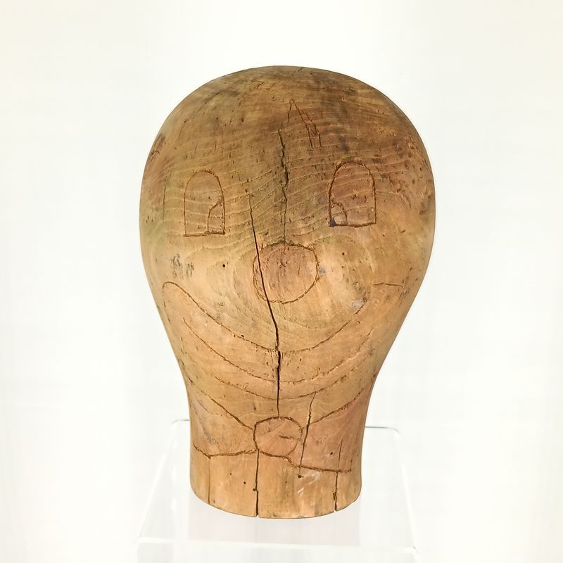 Wooden workdoll to adjust veiling (voilet)