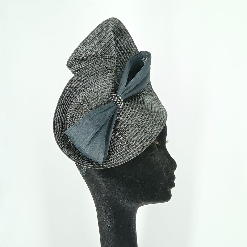 Fascinator - zwart met strik in abaca silk