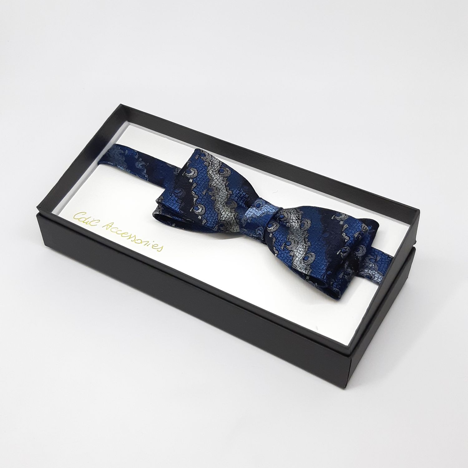 Vlinderdas, donker blauw en grijs