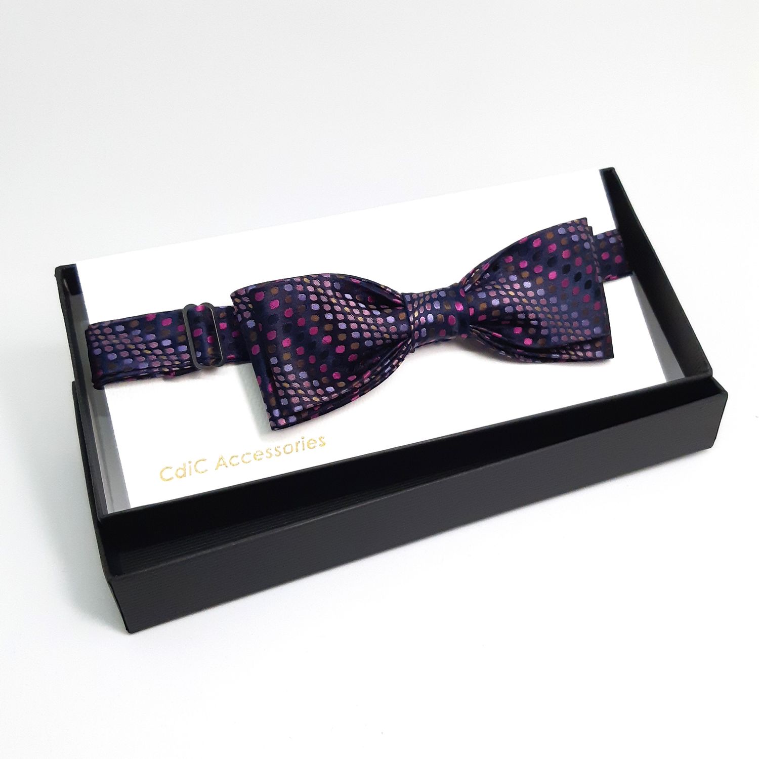 Vlinderdas, donker blauw en fuchsia motief