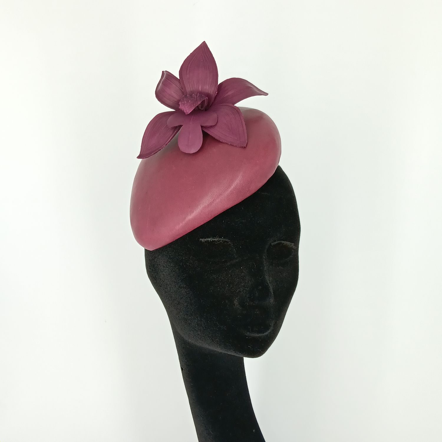 Teardrop Fascinator met Orchidee in Leder en Zijde