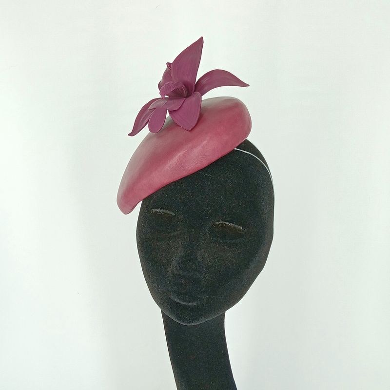 Teardrop Fascinator met Orchidee in Leder en Zijde