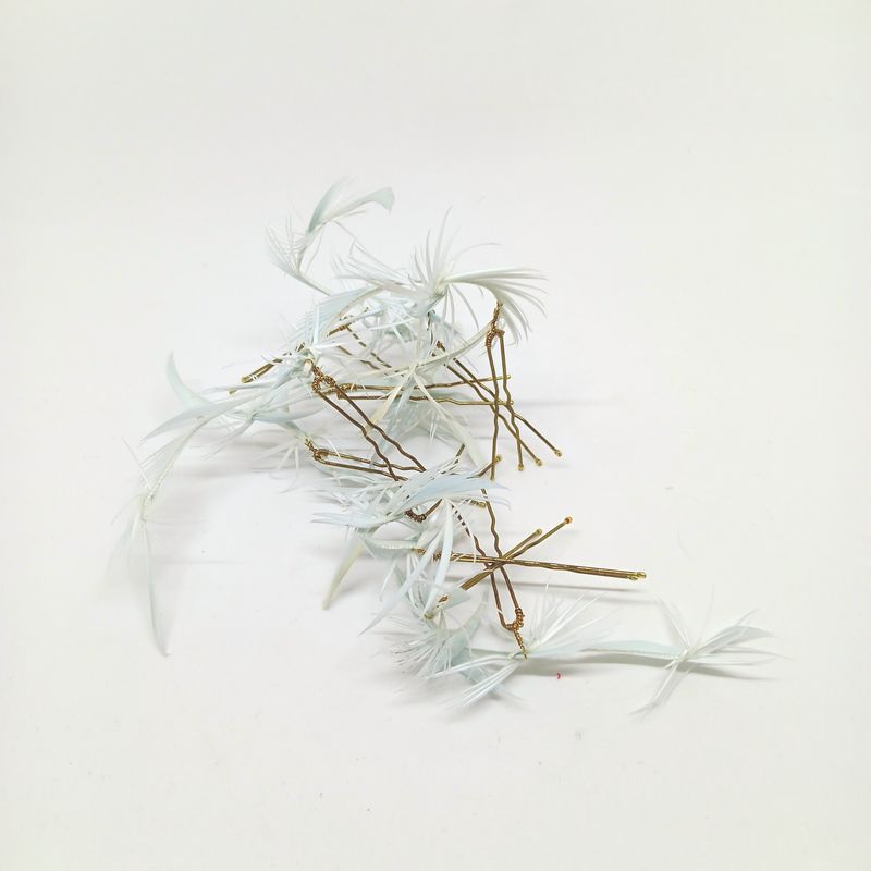 Haarpins - set van 11 spelden met licht blauwe veertjes