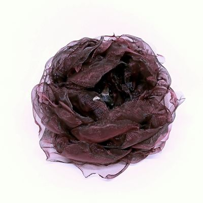 Grote organza bloem broche in diep bordeau Grote organza bloem broche in diep bordeau