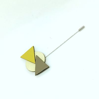 Broche lapel speld - leder met geometriche figuren Broche lapel speld - leder met geometriche figuren