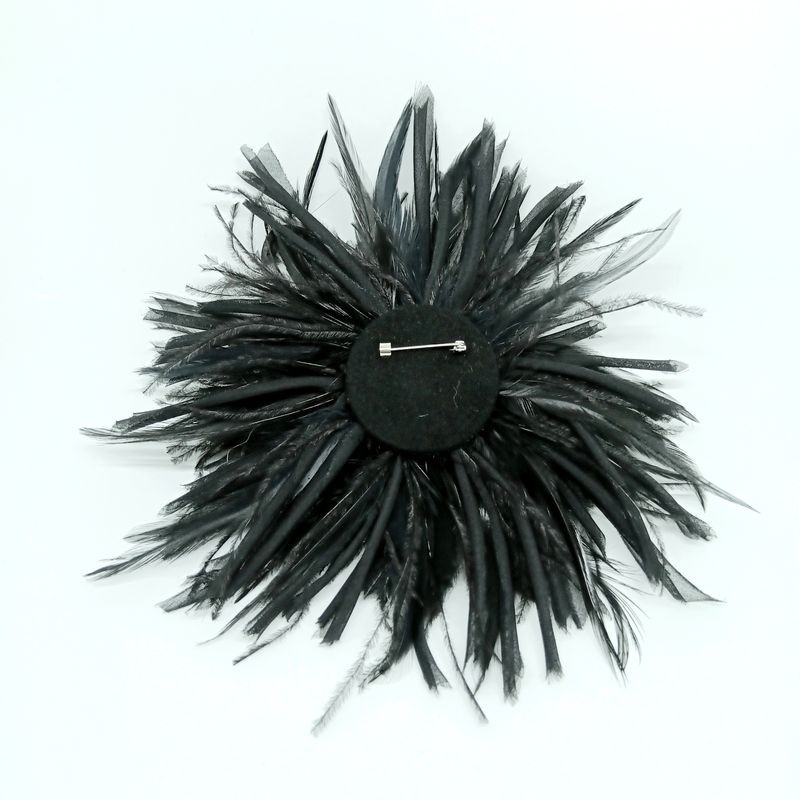 Grote veren broche - zwart - diam: 20cm