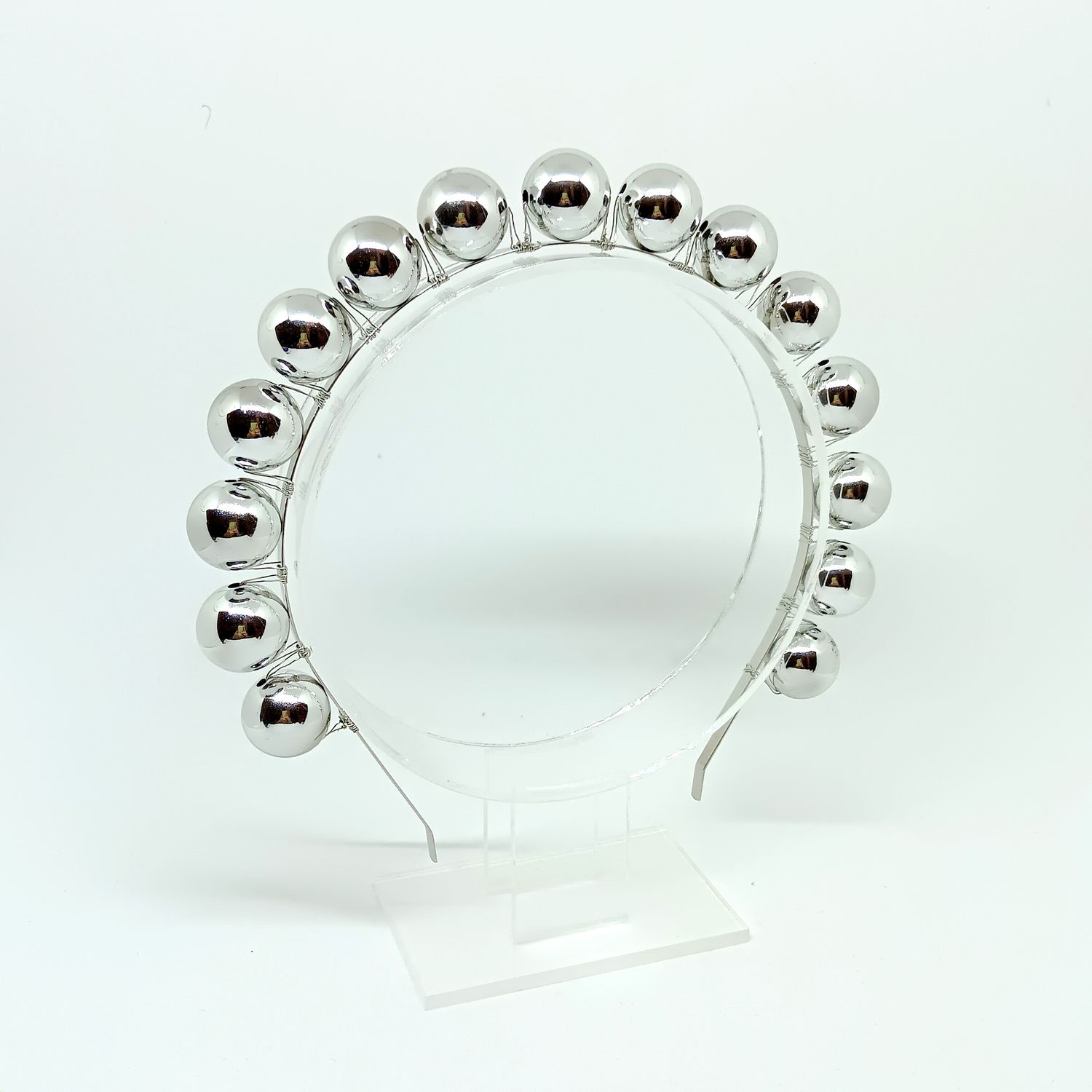 Diadeem met grote zilverkleurige parels