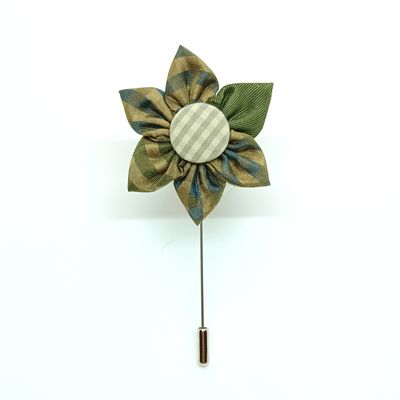 Broche boutonnière lapel speld - Taupe zijde Kanzashi