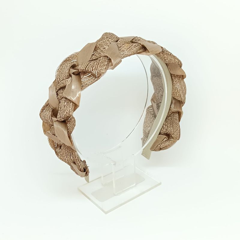 Brede gevlochten warm okerbeige diadeem