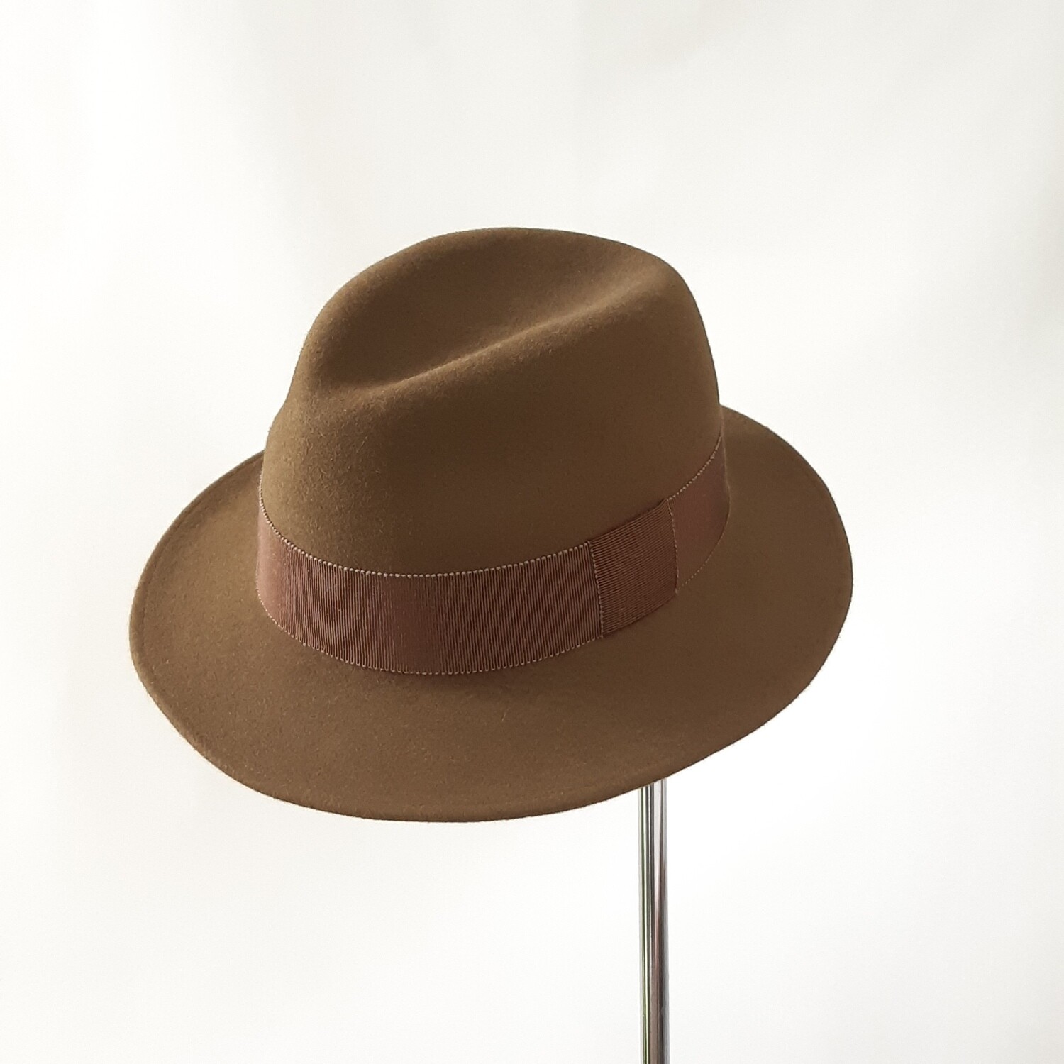 Winter hoed model Trilby in camel haarvilt