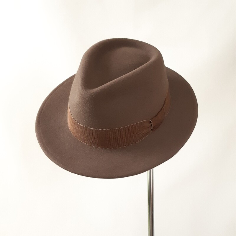 Winter hoed model Teardrop in taupe haarvilt