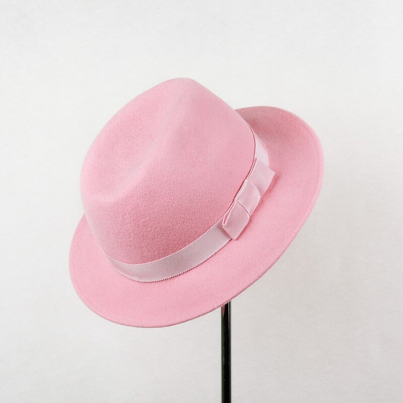 Fedora hoed, roze wolvilt & small lint en strik Fedora hoed, roze wolvilt & small lint en strik