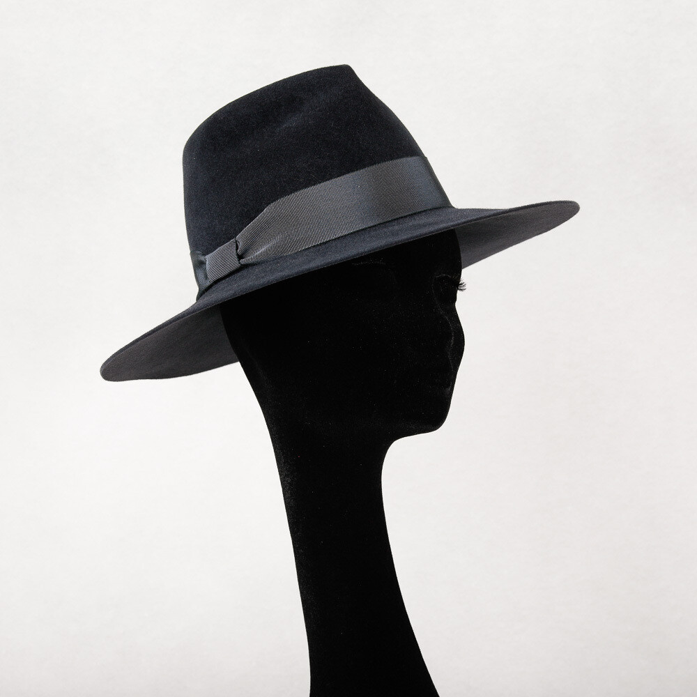 Fedora hoed in antraciet haarvilt velour & t-s-t lint Fedora hoed in antraciet haarvilt velour & t-s-t lint