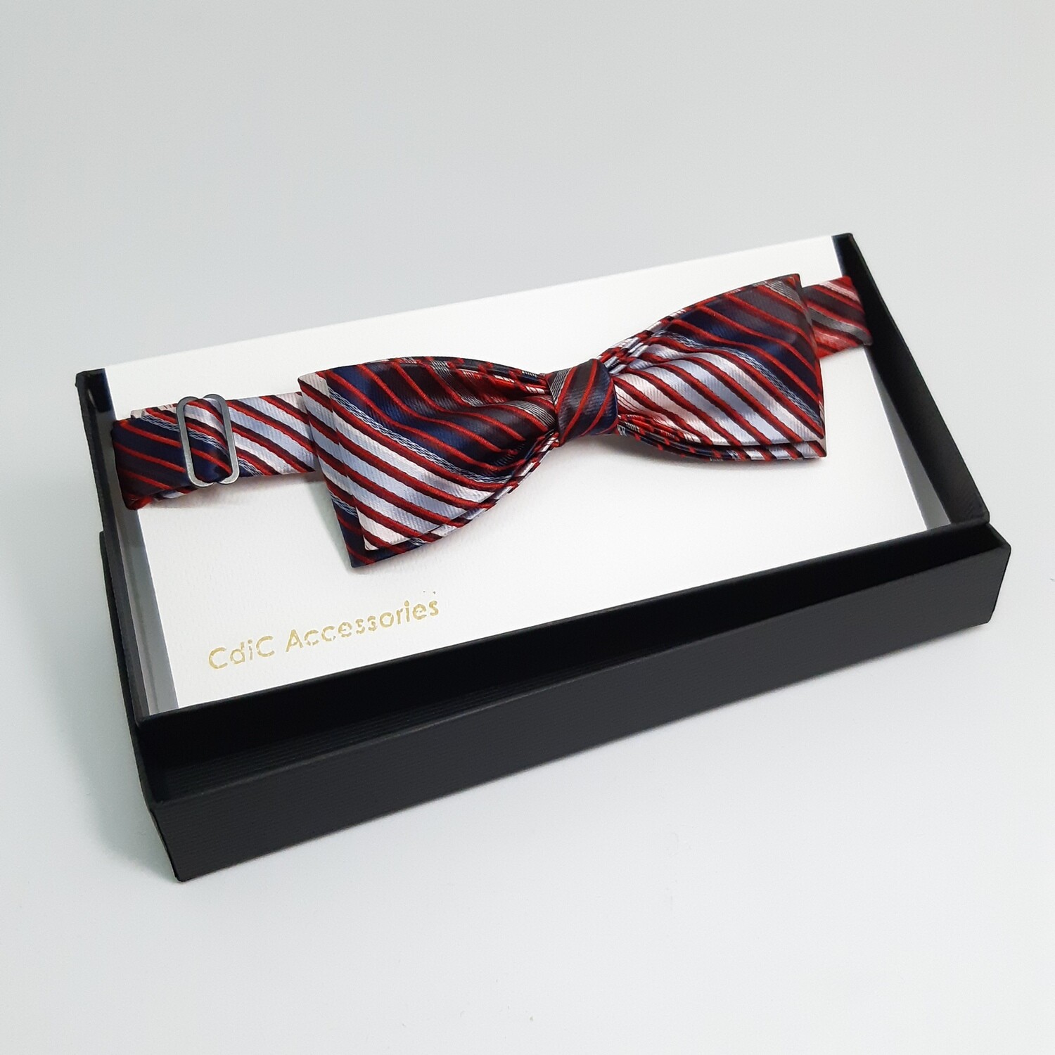 Vlinderdas, blauw, rood en wit streepje