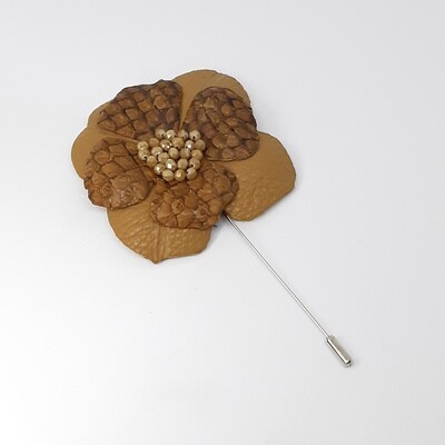 Leder broche lapel speld - cognac &amp; visleder