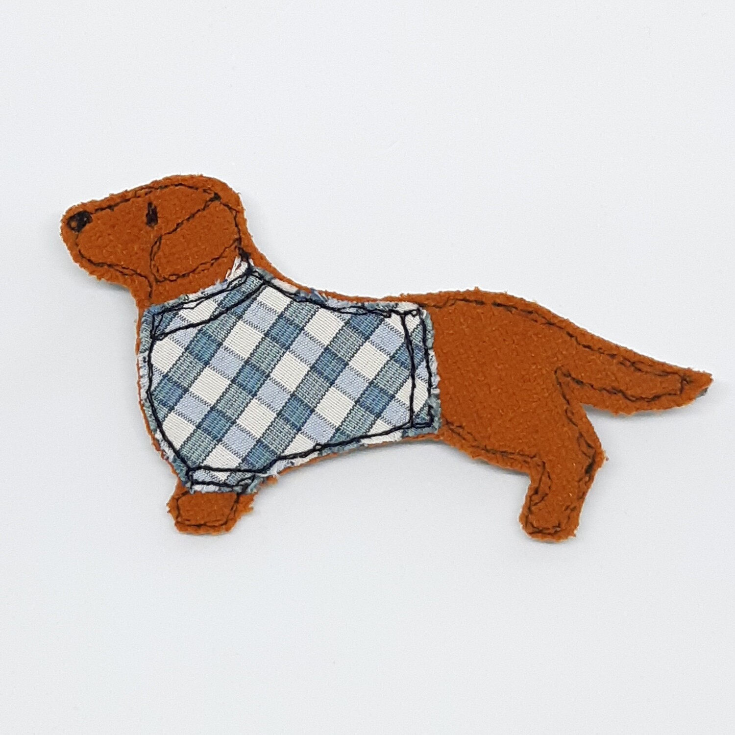 Broche - Teckel met blauw geruit jasje