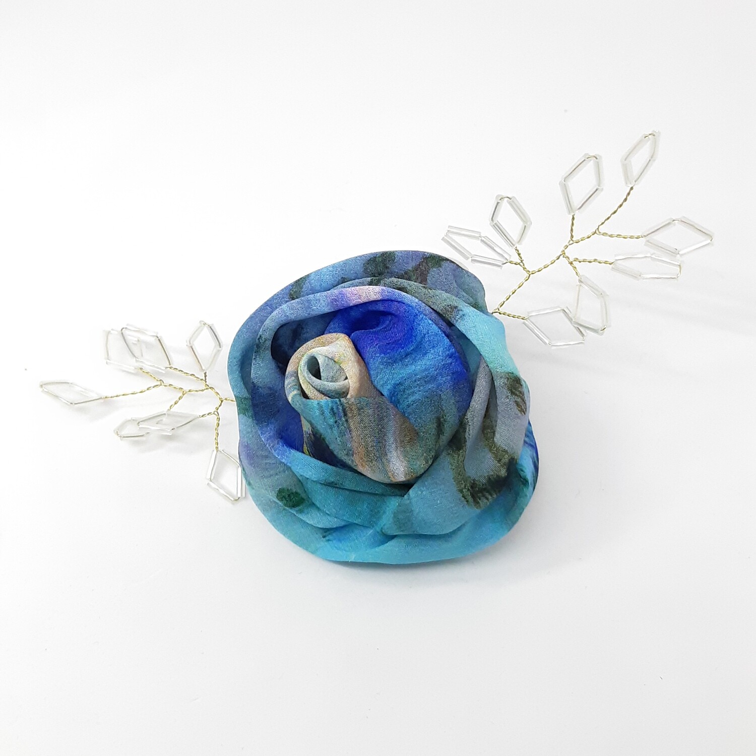 Mousseline roos - broche - blauw met geparelde bladeren
