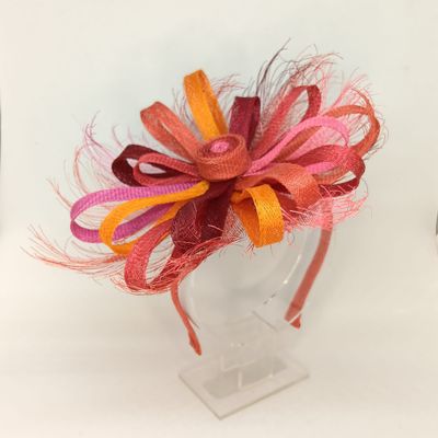 Sinamay Fascinator Diadeem "Vurige Bloem"