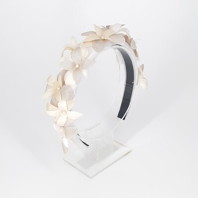 Diadeem met kleine bloemen in wit en beige